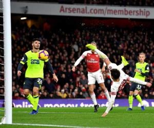 Clip: Lucas Torreira lập siêu phẩm ngả bàn đèn, Arsenal chen chân vào Top 4