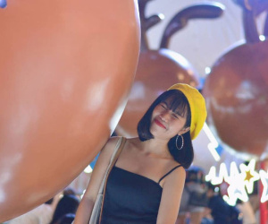Luôn miệng cười, cô gái bị bạn trai chia tay vì 'Đi với em, anh có cảm giác như đi với người điên'