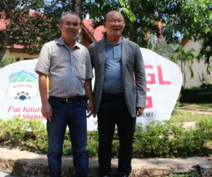 Bầu Đức trả lương, lo cả tiền thuế cho HLV Park!