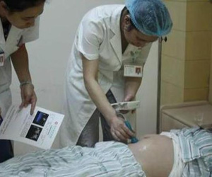Đi khám tiền sản, chồng sững sờ khi vợ sắp cưới bầu 2 tháng dù chưa 'vượt rào'