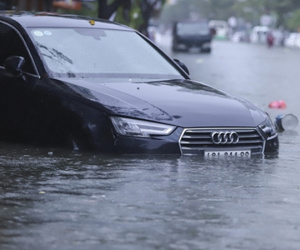 Loạt xe sang ngập nước ở Đà Nẵng: 'Nguy cơ bỏ đi...!'