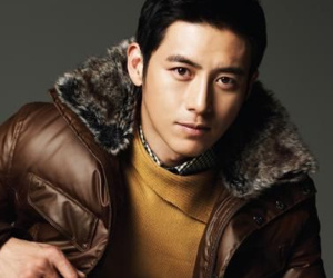 Go Soo: Nam thần ngày nào giờ đã là ông bố 3 con, yêu vợ chiều con nhất làng giải trí Hàn