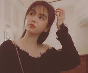 Lên mạng bày tỏ quan điểm về tình yêu chung thủy, Ngọc Trinh 'đắng lòng' khi dân mạng chỉ chăm chăm nhắc đến tỷ phú Hoàng Kiều