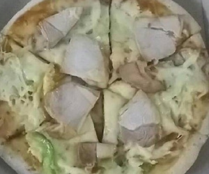 Sốc nặng với món pizza thịt lợn luộc 'độc nhất vô nhị', cô gái share lên mạng cũng chẳng ai dám ăn