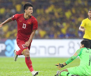 Video: Hà Đức Chinh và những tình huống bõ lỡ cơ hội đầy đáng tiếc trước Malaysia