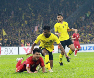 CĐV Việt Nam tung bằng chứng Malaysia đá bạo lực