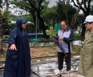 Chủ tịch Đà Nẵng kêu gọi người dân dọn rác sau mưa lũ lịch sử