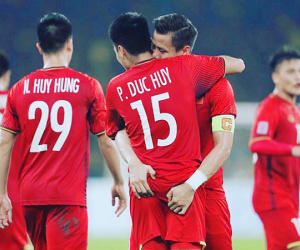 Có 1 bức ảnh mà Quế Ngọc Hải và Đức Huy đều háo hức chia sẻ, dân mạng soi ngay ra điểm 'bất thường'