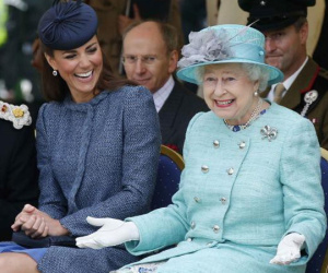 Đâu chỉ Meghan, Công nương Kate cũng từng khiến tâm phúc của Nữ hoàng Anh buộc phải từ chức vì thích 'ôm việc vào người'