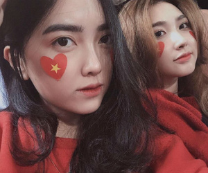 Cùng bị đồn yêu Hà Đức Chinh và Bùi Tiến Dũng, tình 'chị ngả em nâng' của hai cô gái xinh đẹp bỗng được chú ý