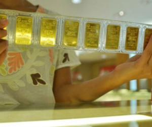 Giá vàng hôm nay 13/12: Thế giới treo cao, trong nước giảm sâu