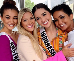 Hành động 'kém sang' bị chỉ trích của thí sinh Miss Universe 2018: Từ chụp ảnh phản cảm đến giật quà, chê bai đối thủ