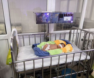 Học sinh Làng trẻ SOS phát hiện bé sơ sinh bị bỏ rơi