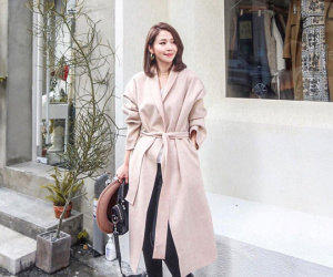 Ngay cả nàng mét rưỡi cũng diện được 'ngon ơ' kiểu áo dạ dáng dài, thắt eo vừa ấm vừa sang này