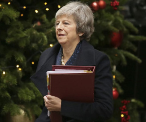 Thủ tướng Anh vượt qua bỏ phiếu bất tín nhiệm sau khủng hoảng Brexit