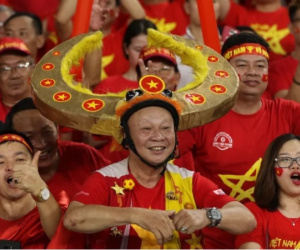 Tổng hợp những màn hóa trang siêu 'dị' ở chung kết lượt đi AFF Cup 2018