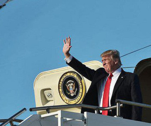 Áp lực bủa vây tứ phía, Tổng thống Trump đi nghỉ 'xả hơi' dài ngày