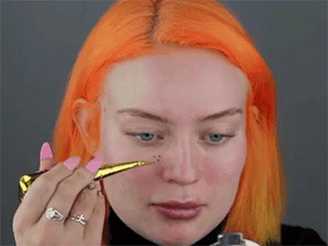 Nghịch dại tự xăm tàn nhang giả bằng mực henna, cô nàng này nhận 'quả đắng' nhưng lại nổi như cồn trên Internet