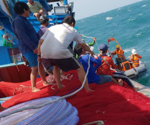 Tàu chở 16 ngư dân chìm trên biển Vũng Tàu
