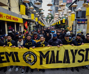 CĐV Malaysia náo loạn phố cổ Hà Nội trước trận chung kết