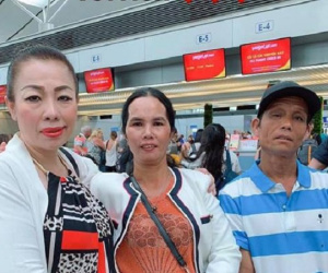 Lần đầu xuất ngoại, bố mẹ H'Hen Niê hồi hộp cổ vũ cho con gái đạt thành tích cao trong chung kết Miss Universe 2018