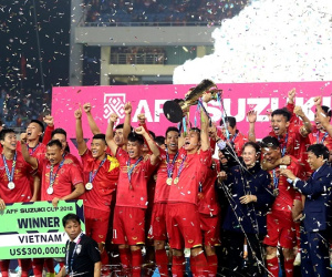 Việt Nam 1-0 Malaysia: Anh Đức vô lê 'nổ tung' Mỹ Đình, ĐTVN lên đỉnh ĐNA sau 10 năm chờ đợi