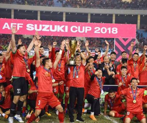 Bão giảm giá, khuyến mại mừng Tuyển Việt Nam vô địch AFF Cup