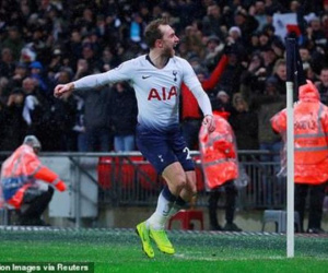 Clip: Cứu tinh Eriksen giúp Tottenham giành 3 điểm trước Burnley