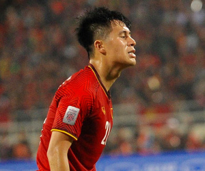 Đình Trọng báo tin về gia đình: 'Cháu mất giải đấu tới rồi chú ạ'