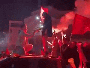 Màn cầu hôn bạn gái giữa 'tâm bão' ăn mừng Việt Nam vô địch AFF Cup 2018 và cái kết bất ngờ