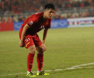 SỐC: Đình Trọng chấn thương lệch xương bàn chân, nguy cơ lỡ Asian Cup 2019