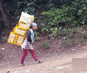 Đời cửu vạn vùng biên: Bí mật ở con đường ‘bán sức’ kiếm tiền triệu mỗi đêm