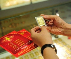 Giá vàng hôm nay 17/12: Nhu cầu cuối năm đẩy giá tăng mạnh