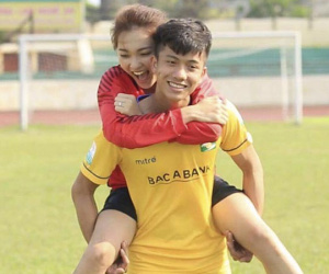 Mẹ Văn Đức nói về tin đồn con trai hẹn hò top 10 HHVN Ngọc Nữ: 'Đức đã có người yêu đâu, bạn cùng quê nên hay chơi với nhau'