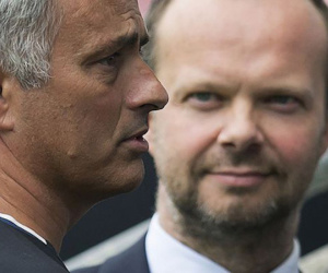Bạn thân của Mourinho công kích Ed Woodward