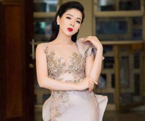 Bán vé dát vàng cho khách VIP, Lệ Quyên dùng chiêu trò để khoe của?