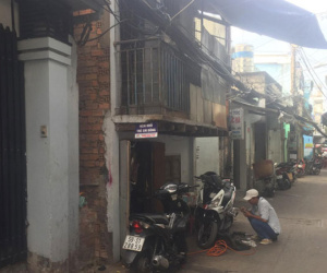 Em dùng dao đâm anh trai nguy kịch ở Sài Gòn