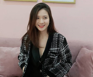 Hot girl Trâm Anh ngày càng xinh đẹp, khoe dáng sau 2 tháng sinh con