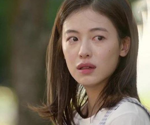Vô tình gặp tình cũ của chồng, tôi chết đứng khi nhìn gương mặt đứa trẻ cô ta dắt theo