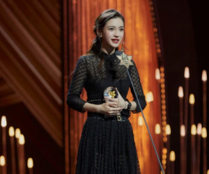 Vừa mới đăng ảnh ngầm phủ nhận tin đồn ly hôn, Angela Baby lại khiến fan lo lắng vì nhất quyết không đeo nhẫn cưới