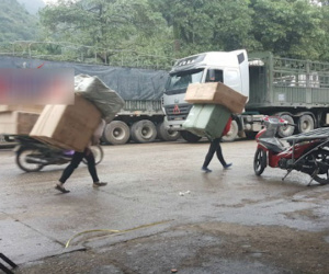 Bất ngờ vùng biên: Sở hữu tiền tỷ, biệt thự nhờ bán sức thâu đêm