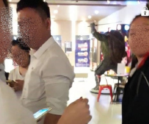 Đã làm ồn trong rạp phim lại còn định ra tay hành hung người khác, nhóm nhân viên văn phòng bị cộng đồng mạng truy tìm ráo riết