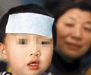 Đôi giày đắt tiền giúp cậu bé 3 tuổi thoát khỏi kẻ buôn người
