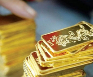 Giá vàng hôm nay 21/12: USD tụt giảm, vàng vụt tăng