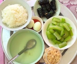 Sợ hãi mâm cơm mẹ chồng làm gây mất sữa, dâu trẻ lên mạng nhờ chị em tư vấn thì bị mắng ngược vì lý do...