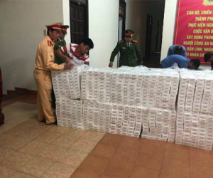 15.000 gói thuốc lá lậu trong xe container đông lạnh