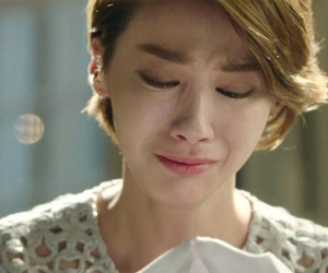 Đi làm từ thiện dịp Giáng sinh, người chồng đau đớn phát hiện ra bí mật giấu kín của vợ hiền