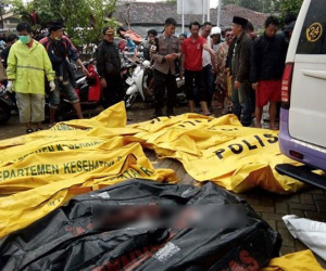 Thương vong do sóng thần ở Indonesia tiếp tục tăng lên trên 1.000 người
