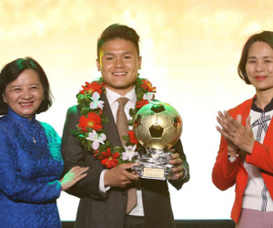 Video: Quang Hải nhận Quả Bóng Vàng Việt Nam 2018