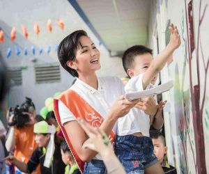 Instagram của H'Hen Niê tăng lượt follow 'chóng mặt' từng giờ, bỏ xa Miss World, Miss Earth